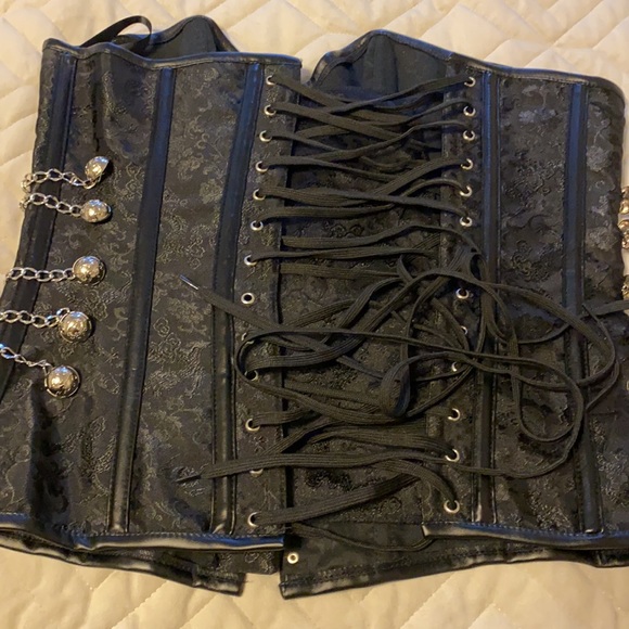 Corset - Picture 2 of 3